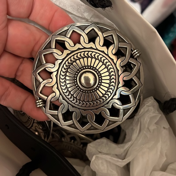 Gorgeous Medallion Silver Tone Belt - Picture 5 of 7